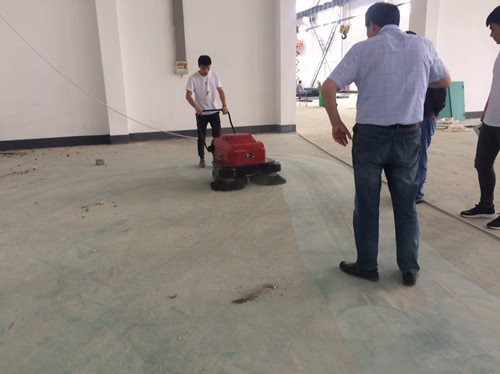 無錫某酒店選擇御衛(wèi)仕手推式掃地車DS905 無錫某酒店選擇御衛(wèi)仕手推式掃地車DS905