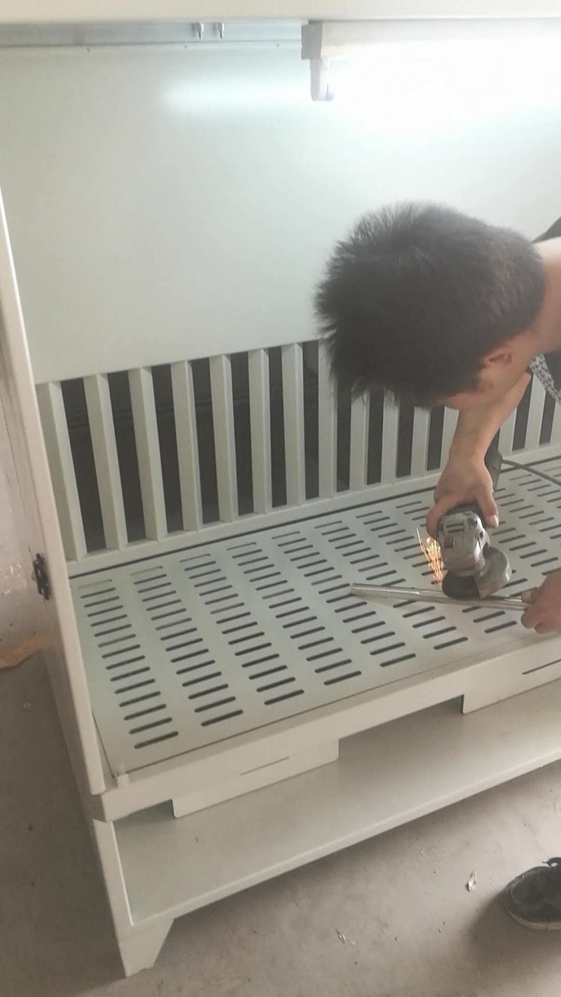 某交通設(shè)備有限公司選中御衛(wèi)仕打磨除塵工作臺(tái) 某交通設(shè)備有限公司選中御衛(wèi)仕打磨除塵工作臺(tái)