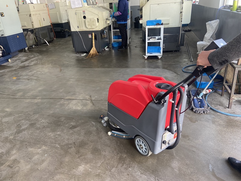 洗地機哪個品牌好？選擇御衛(wèi)仕手推式洗地機DX1