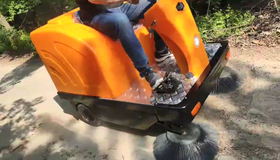 工廠用駕駛式掃地機(jī) 工廠用駕駛式掃地機(jī)